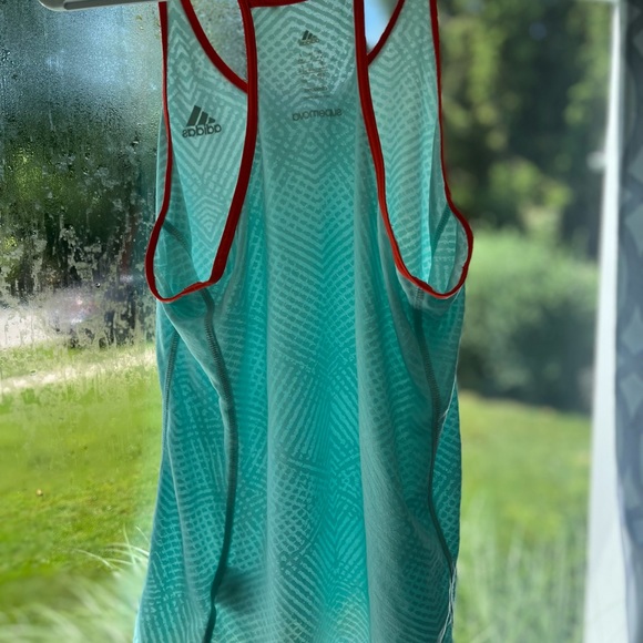 Size large work out tank top - Picture 2 of 2